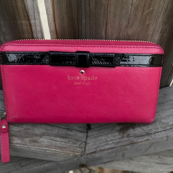 kate spade Handbags - Kate spade bow wallet
